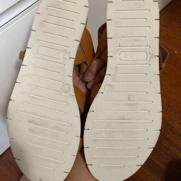 Sandals - Picture 3 of 4